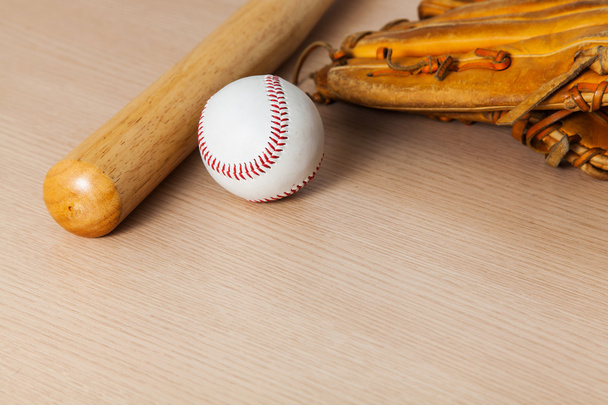 Baseball-Ausrüstung auf Holz Hintergrund - Foto, Bild