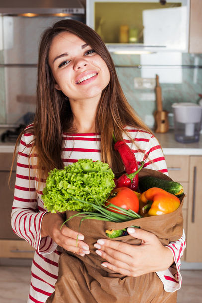 young smiling caucasian housewife with  shopping bag full of veg - Valokuva, kuva