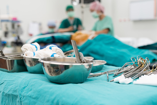 los instrumentos quirúrgicos - Foto, Imagen