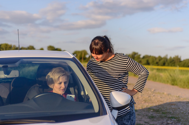 Two women chatting on a rural road - Foto, Imagen