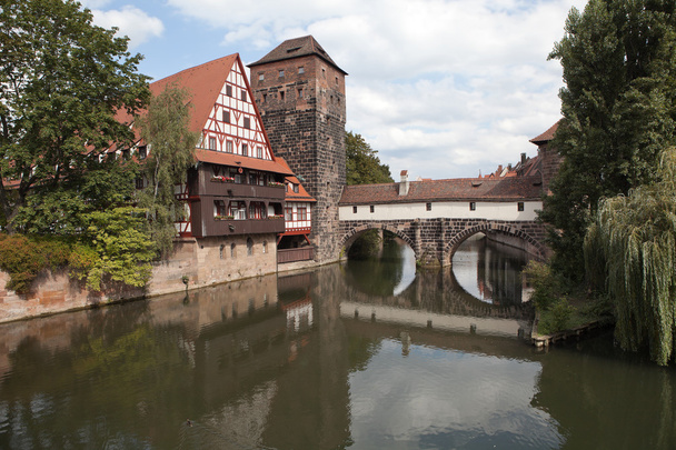 Şarap deposu, su kulesi, köprü Cellat. Nürnberg. - Fotoğraf, Görsel