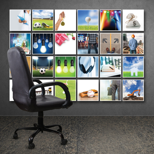 Офісне крісло і телевізійний екран
  - Фото, зображення