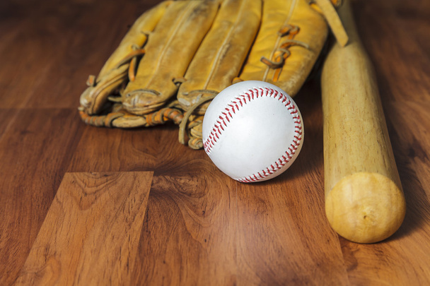 Baseball bat with ball and baseball glove on wood background - Zdjęcie, obraz