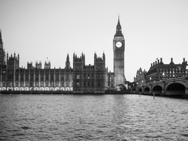 Chambres noires et blanches du Parlement à Londres
 - Photo, image