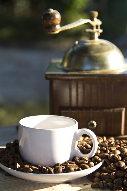sabrosa taza de café y frijoles - Foto, Imagen