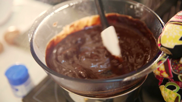 Making Chocolate for bakery for Brownie Cake. Pouring and mixing Melting Chocolate - Séquence, vidéo
