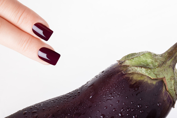 Фіолетовий лак для нігтів
 - Фото, зображення