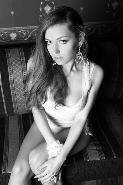 Black and white photograph of young women in luxurious surroundings. - Valokuva, kuva