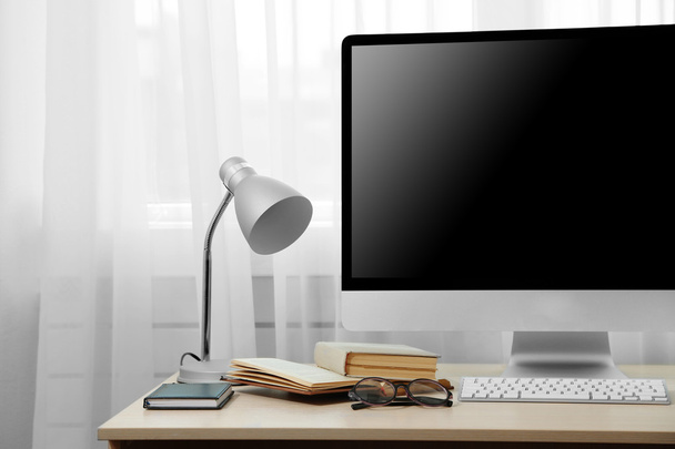 modern bilgisayar ile ofis işyeri - Fotoğraf, Görsel
