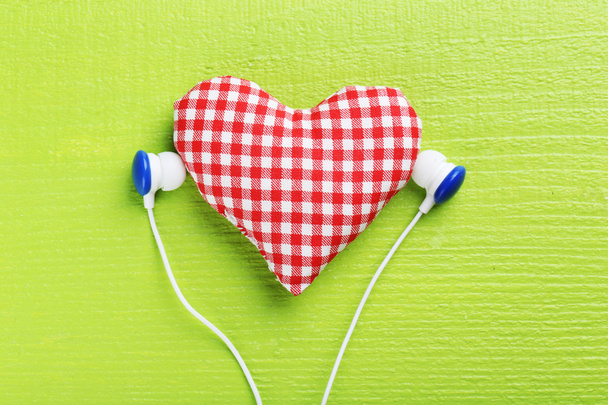 Headphones and heart on paper background - Foto, afbeelding