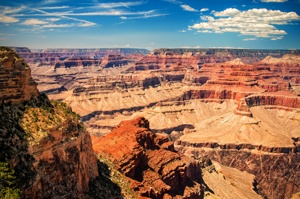 Grand Canyon slunečný den s modrou oblohou - Fotografie, Obrázek