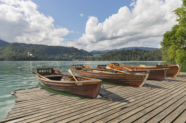 Barcos no cais do Lago Bled
. - Foto, Imagem