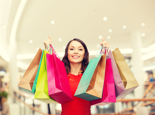 smiling young woman with shopping bags - Φωτογραφία, εικόνα