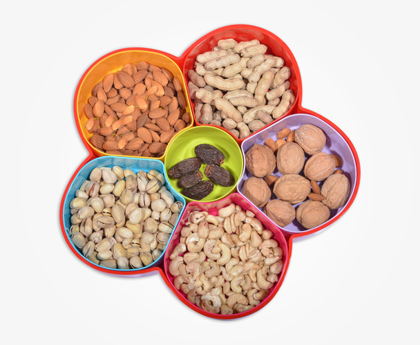 Tablett mit Trockenfrüchten mit 5 verschiedenen Lebensmitteln - Foto, Bild