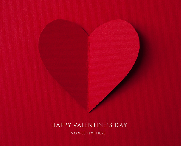 Tarjeta de vacaciones. Corazón de papel Día de San Valentín
 - Foto, imagen