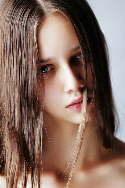 Beautiful girl with brown hair - Фото, зображення