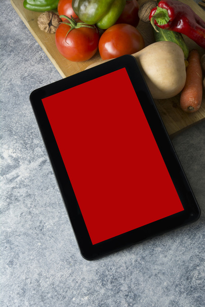 Menú Tableta digital con verduras frescas
 - Foto, imagen
