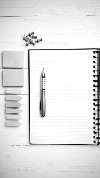 notepad with office supplies black and white tone color style - Foto, afbeelding