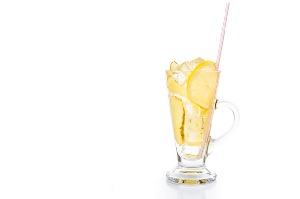 Refreshing ice cold ginger lemon tea in transparent glass - Фото, изображение