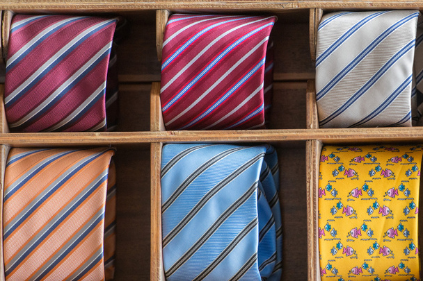 italiano hecho en italia corbata de seda en exhibición
 - Foto, imagen