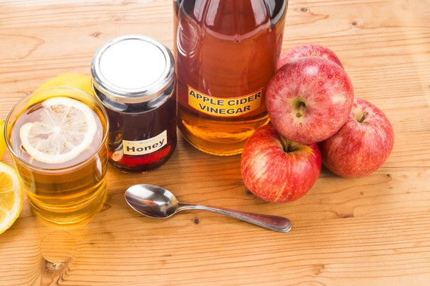 Apple cider vinegar with honey and lemon, natural remedies and c - Zdjęcie, obraz