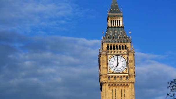 Big Ben, closed up, blue background - Footage, Video