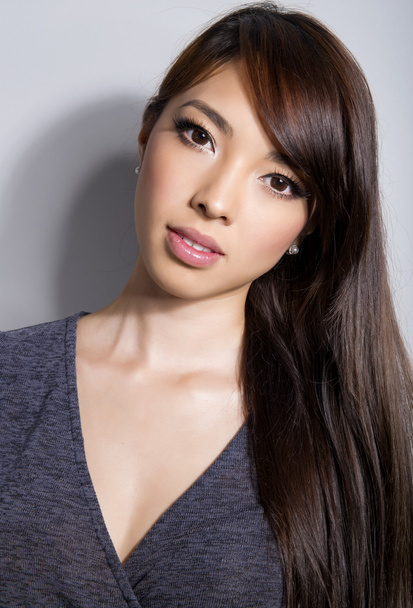 портрет красивой молодой азиатки - Фото, изображение