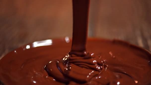 Vloeibare chocolade is gieten - Video