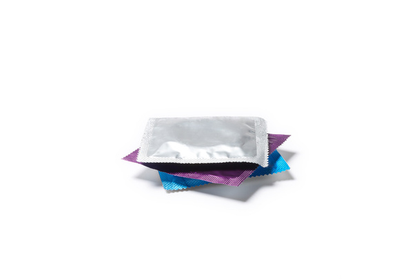 Презерватив на белом фоне - Фото, изображение