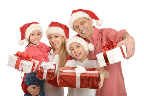 οικογένεια με παιδιά στην καπέλα santa - Φωτογραφία, εικόνα