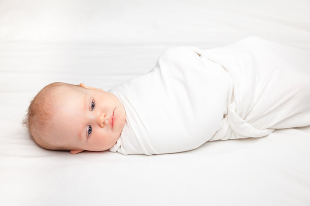 swaddled немовля
 - Фото, зображення