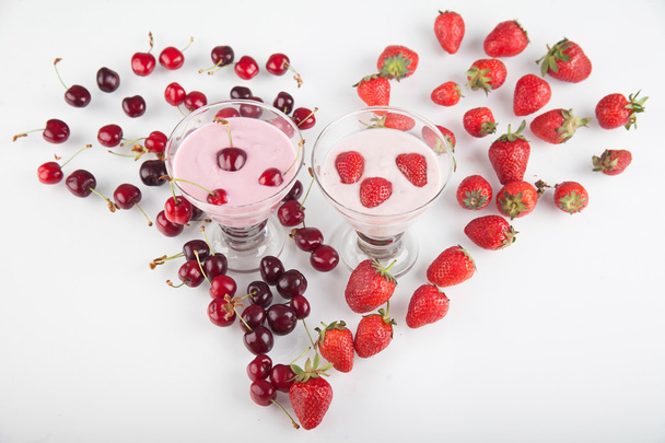 Fresh fruit and fruit yogurt - Foto, afbeelding