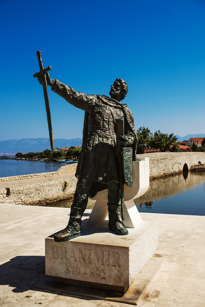 monumento do duque Branimir em Nin, Croácia
 - Foto, Imagem