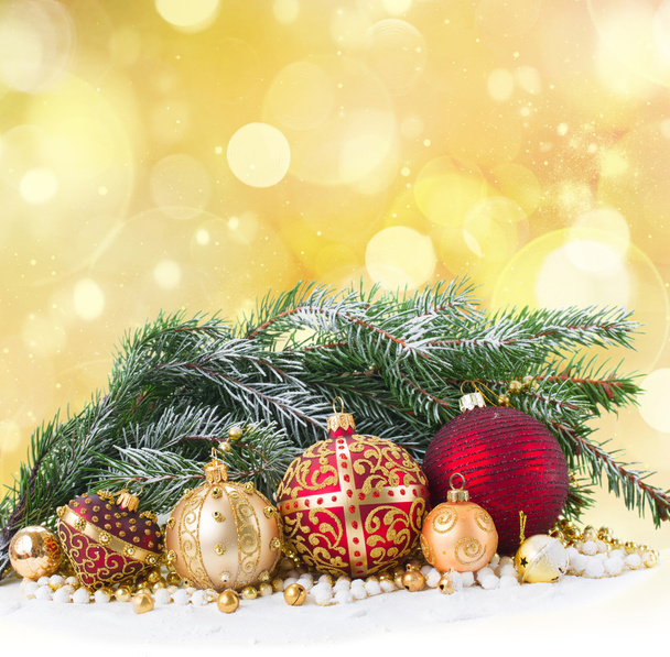 Decorações de Natal dourado
 - Foto, Imagem