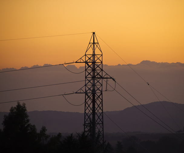 Italia, Lazio, campagna, cavi elettrici al tramonto
 - Foto, immagini