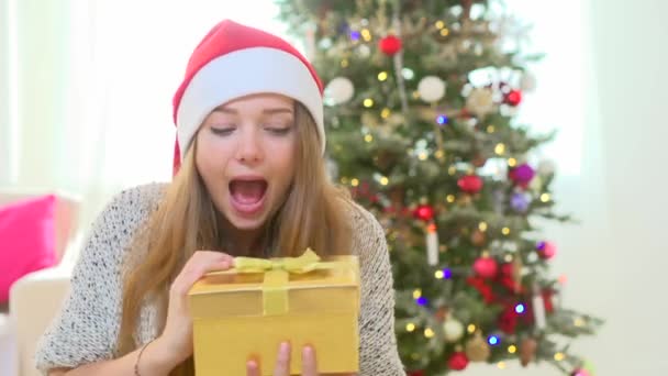 girl  opens Christmas gift box - Кадри, відео