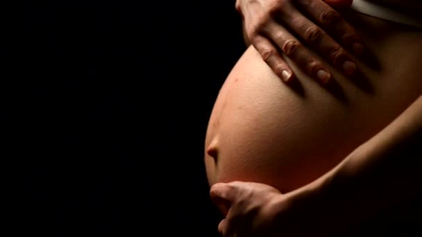 Pregnant woman caressing her belly - Video, Çekim