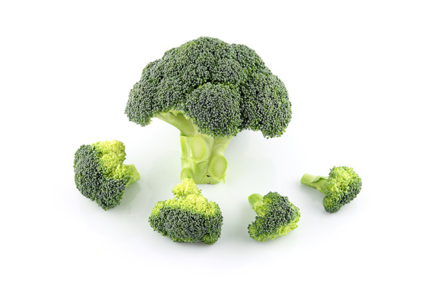 broccoli geïsoleerd - Foto, afbeelding