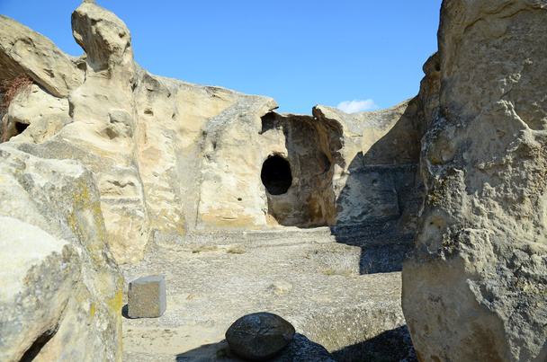 Anciennes chambres de la vieille ville grotte Uplistsikhe habitants dans la région du Caucase, Géorgie
. - Photo, image