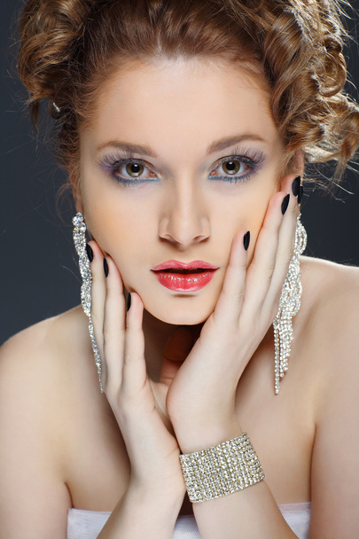 A portrait of beautiful white-headed girl is in weddings accessories weddin - Foto, imagen