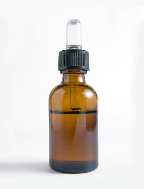 Botella con gotero aislado en blanco
 - Foto, imagen