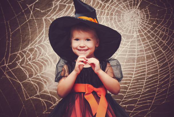 Halloween. grappige kleine heks - Foto, afbeelding
