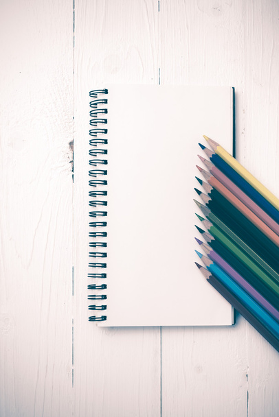 notepad with color pencil vintage style - Foto, Imagen