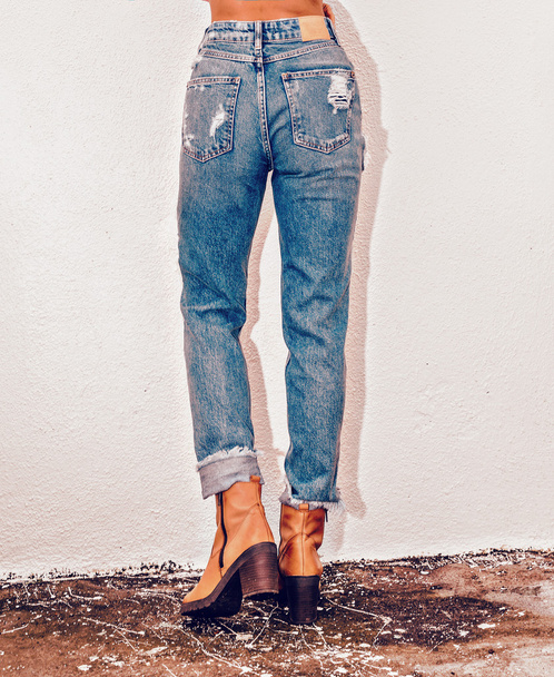 Fashion lady Style. Torn vintage jeans and boots - Foto, Imagen