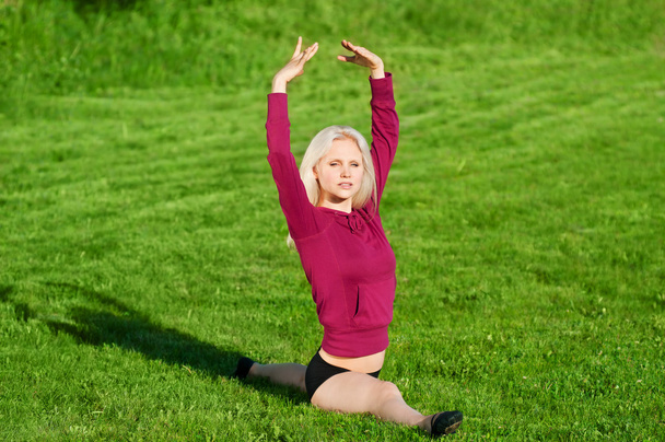 Beautiful woman doing yoga stretching exercise - Fotografie, Obrázek