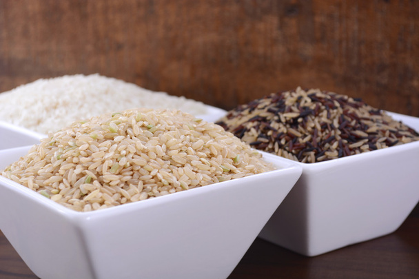 Ciotole quadrate di riso crudo
 - Foto, immagini