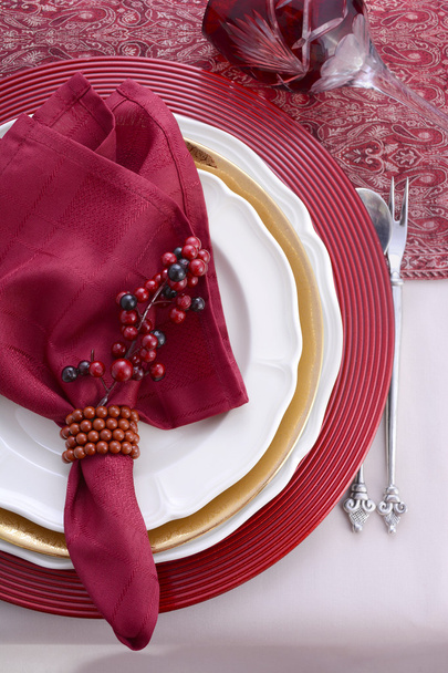 Traditional red theme festive table place setting. - Zdjęcie, obraz