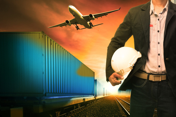 industrie trains de conteneurs circulant sur les chemins de fer piste avion cargo
 - Photo, image