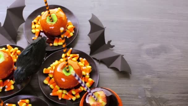 Süßigkeitenäpfel zu Halloween - Filmmaterial, Video