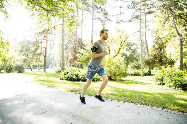 Young man running - Фото, зображення
